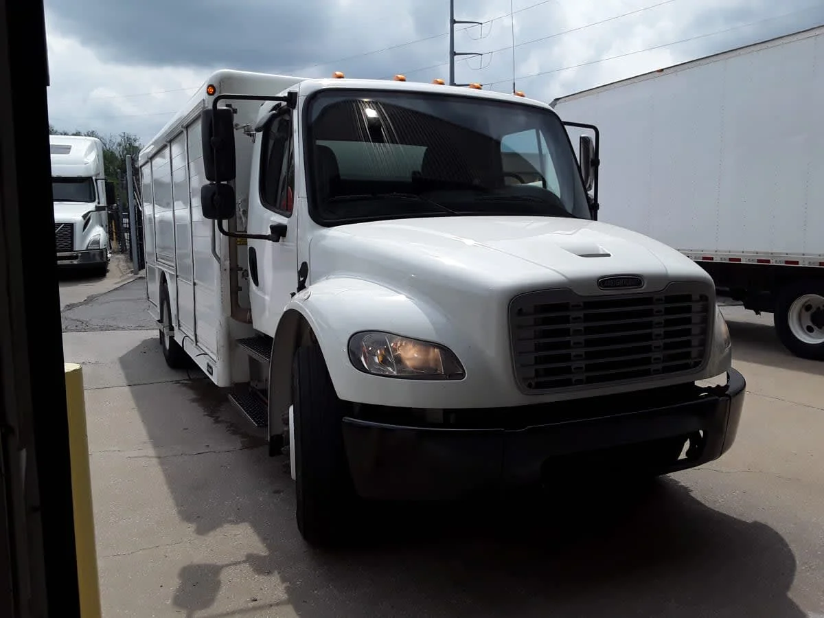 2020 Freightliner M2 106 - image 3