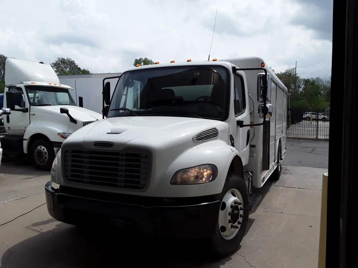 2020 Freightliner M2 106 - image 1
