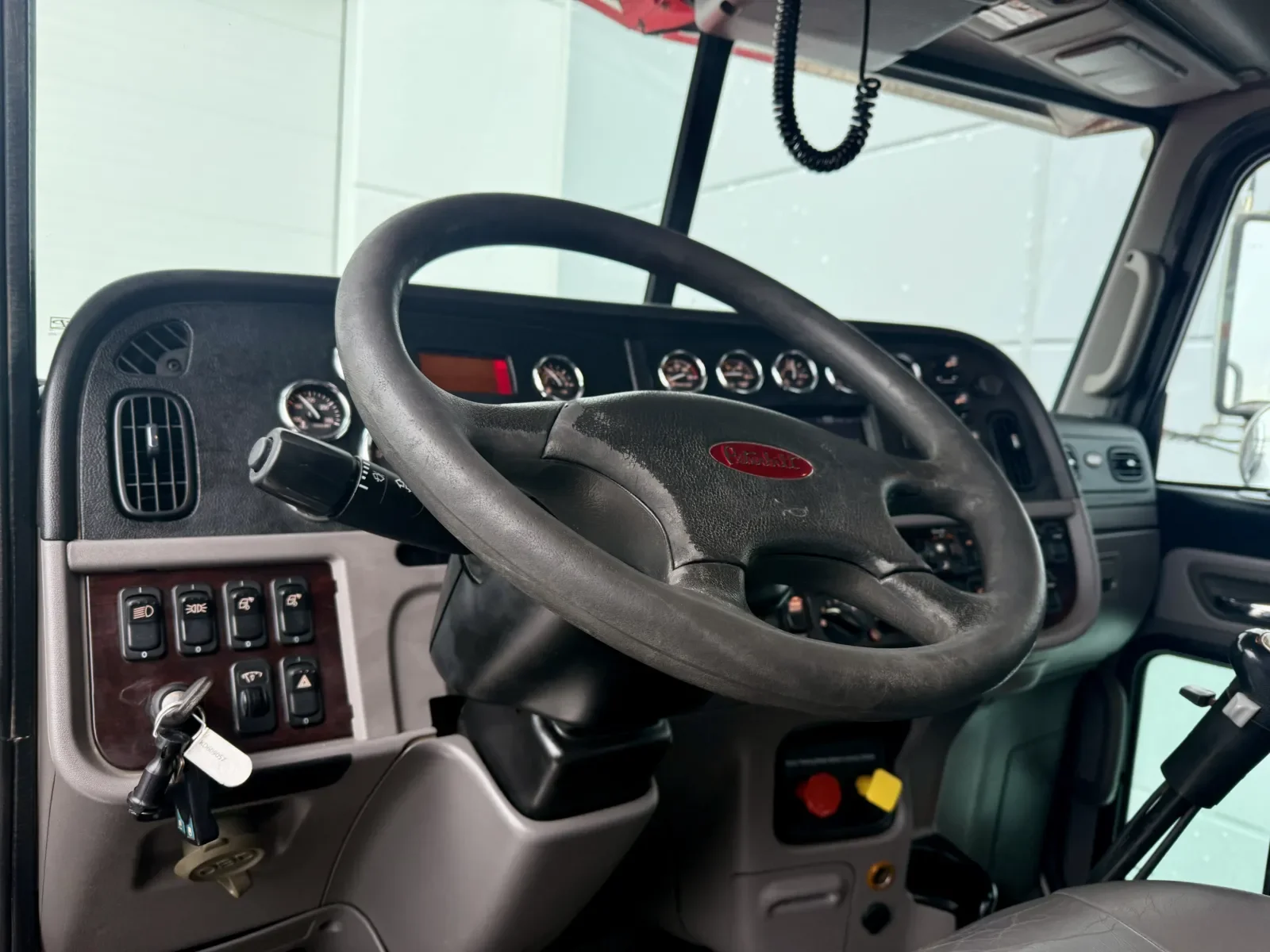 2019 Peterbilt 389 - image 15