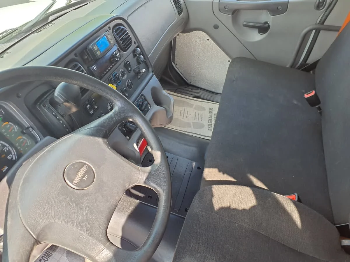 2019 Freightliner M2 106 in Altoona, IA — photo 7