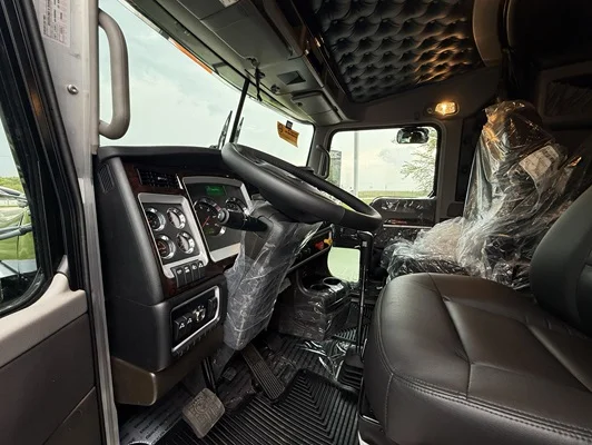 2027 Kenworth W900 in Columbia, MO — photo 10