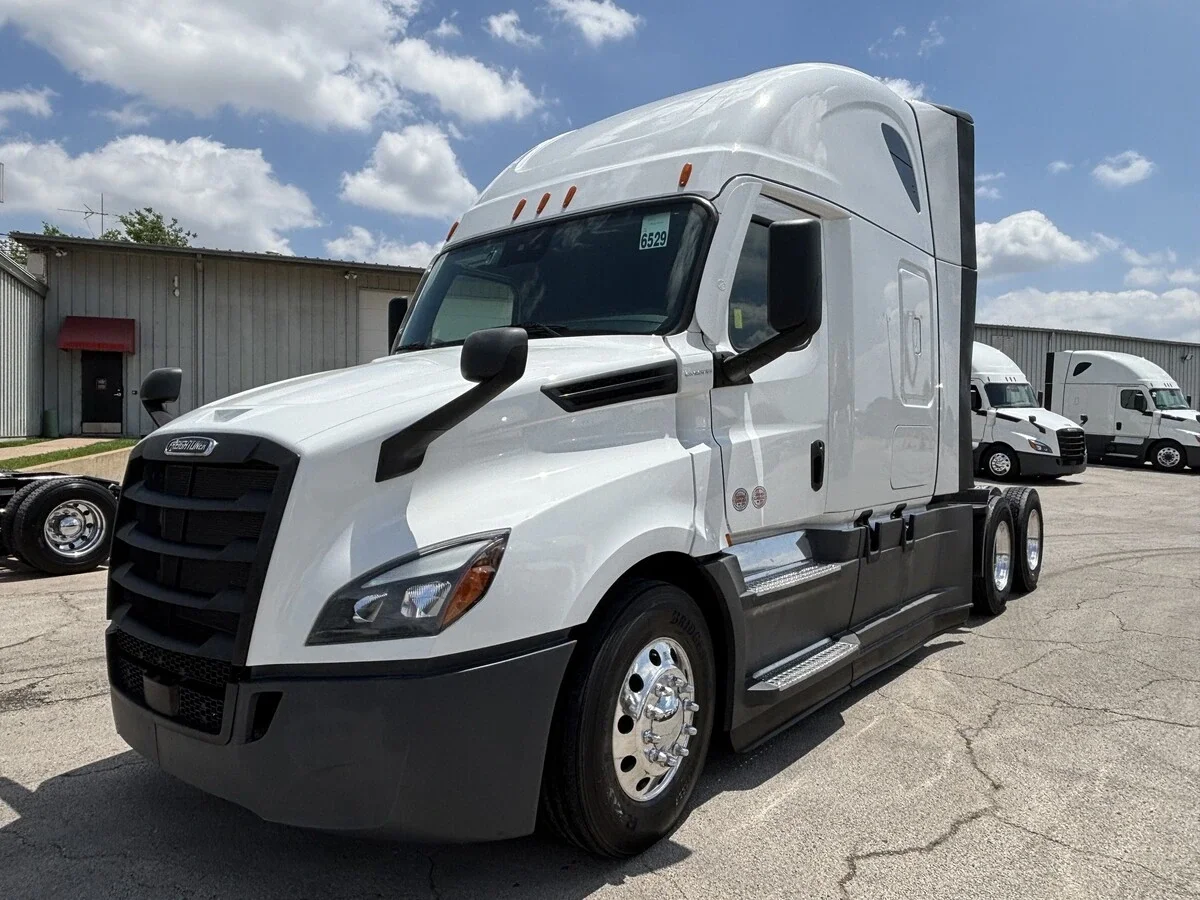 2025 Freightliner Cascadia