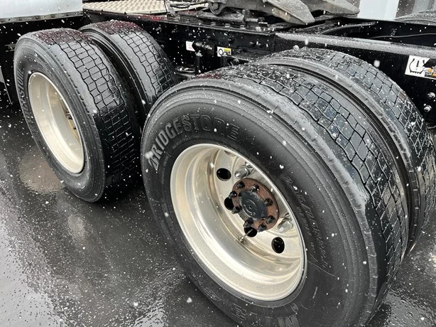 2023 Kenworth T680 - image 7