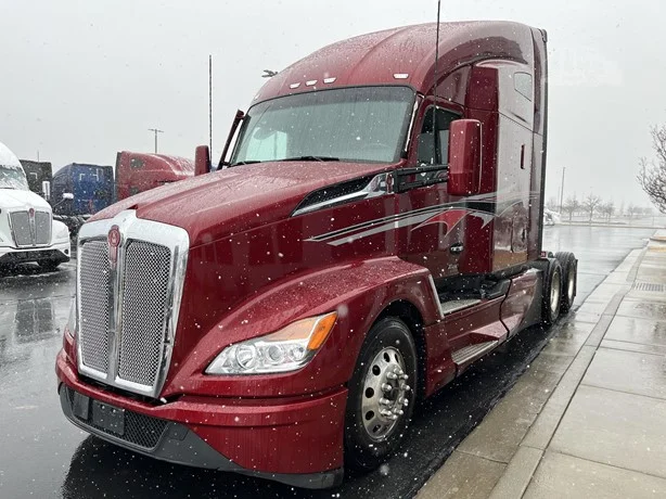 2023 Kenworth T680 - image 4