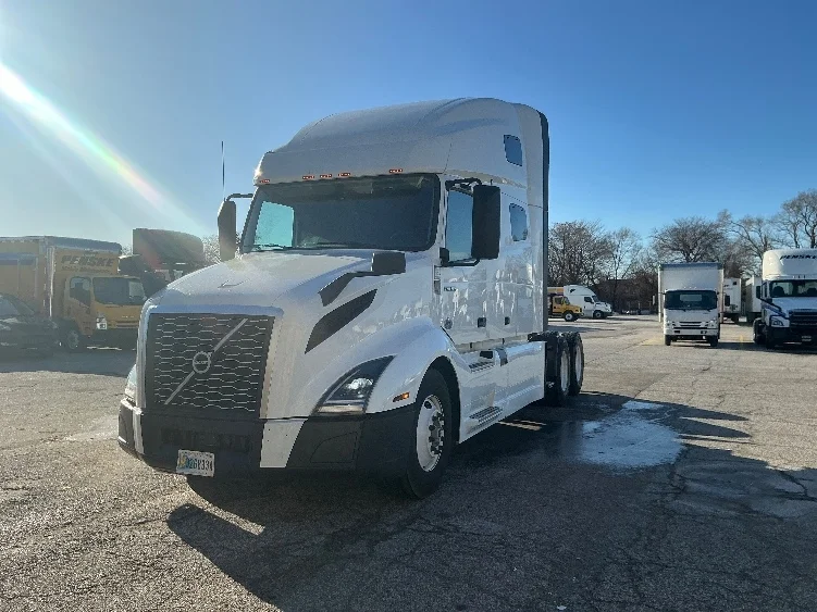 2023 Volvo VNL 760 - image 3