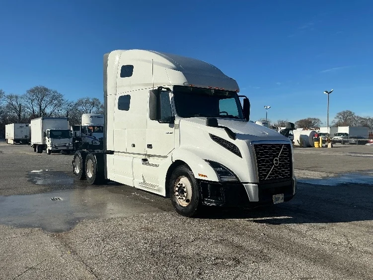 2023 Volvo VNL 760 in East Chicago, IN