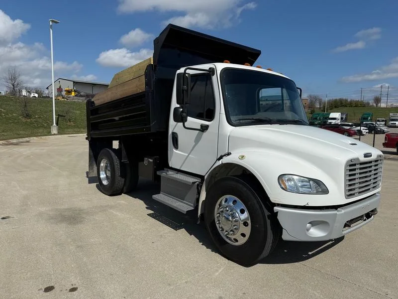2015 Freightliner M2 106 - image 4