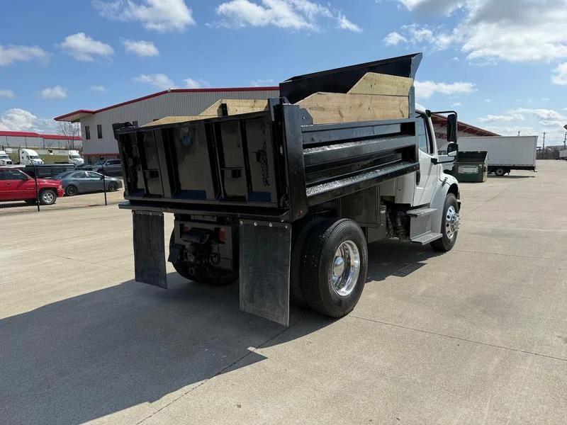 2015 Freightliner M2 106 - image 3