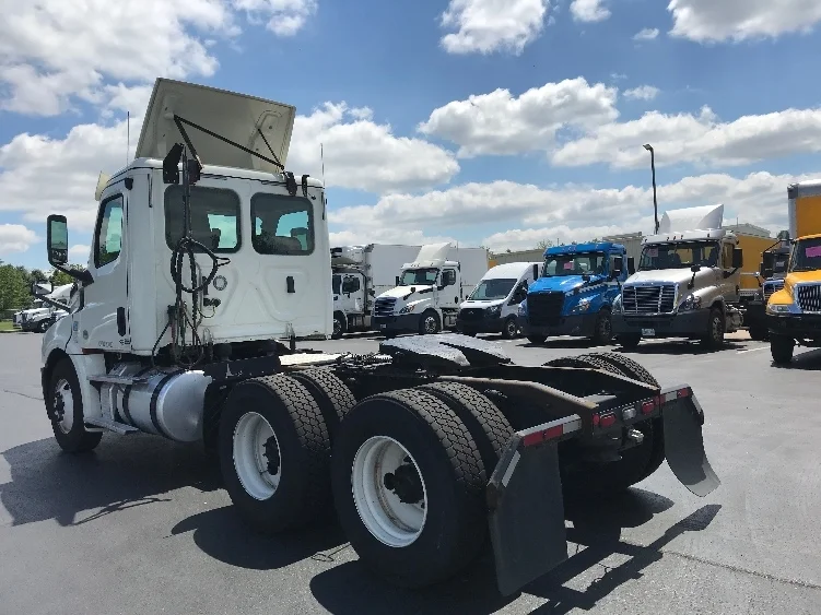 2018 Freightliner Cascadia in Allentown, PA — photo 5