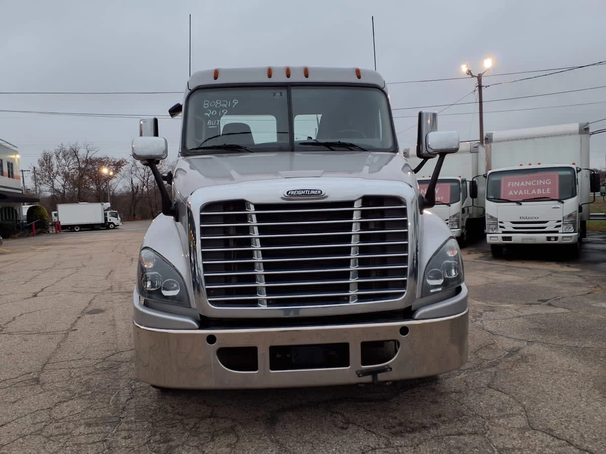 2019 Freightliner Cascadia in Warwick, RI — photo 2