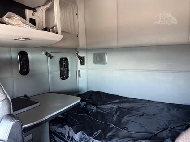 2022 Kenworth T680 - image 12