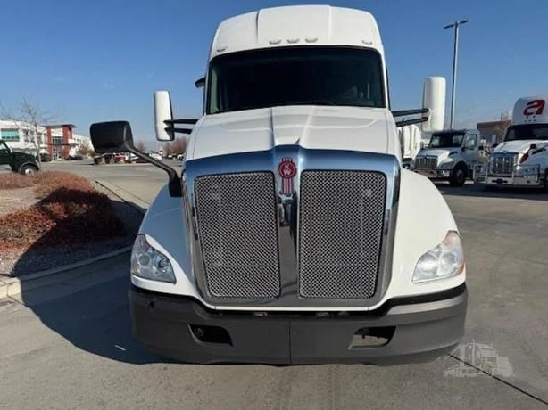 2022 Kenworth T680 - image 2