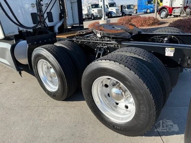 2022 Kenworth T680 - image 6