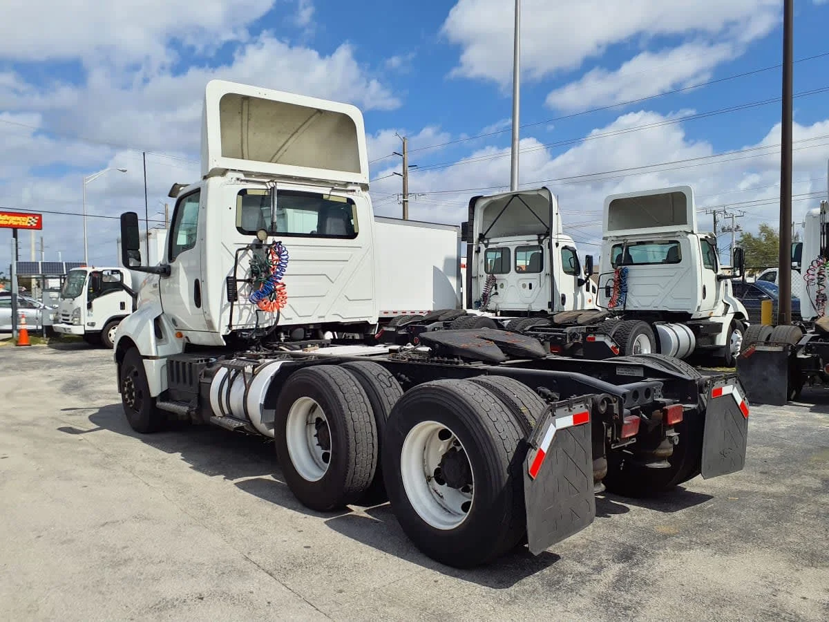 2018 International LT in Miami, FL — photo 6