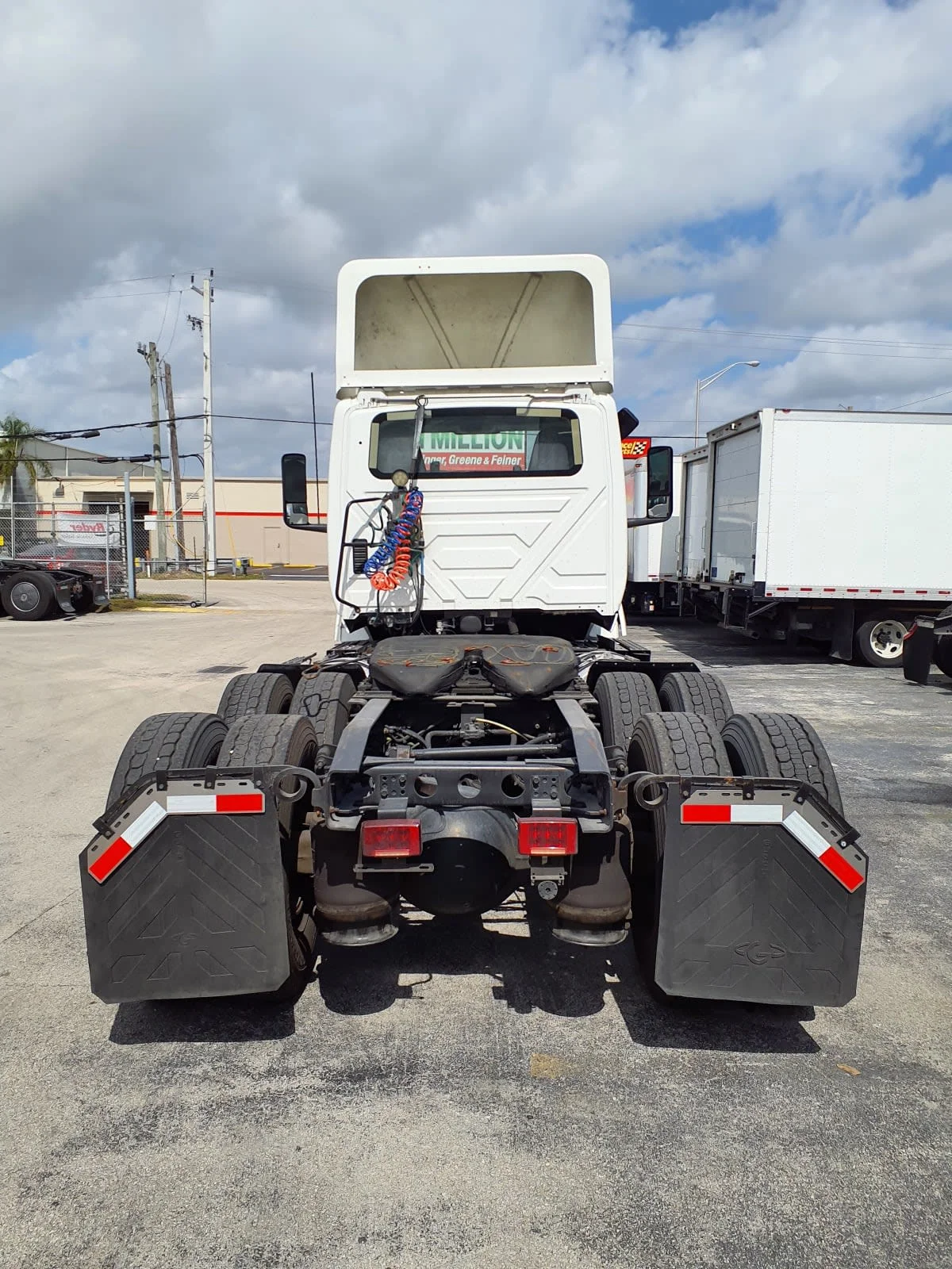 2018 International LT in Miami, FL — photo 5