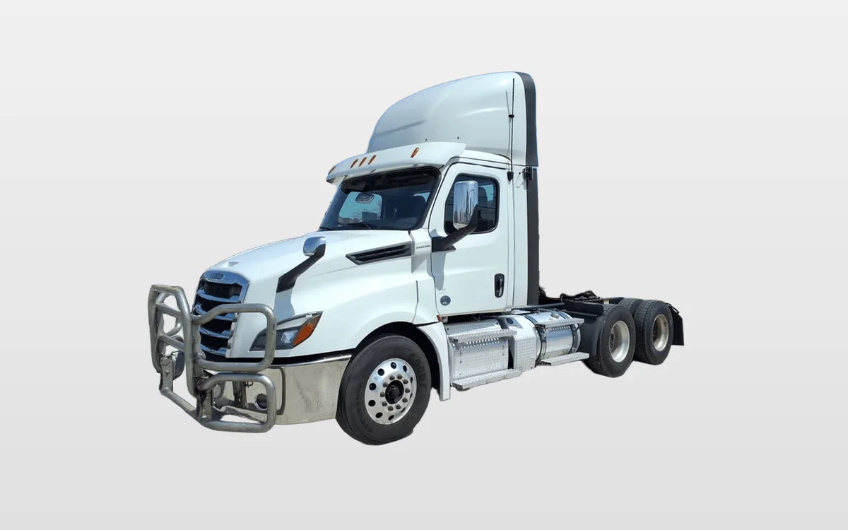 2020 Freightliner Cascadia - image 1