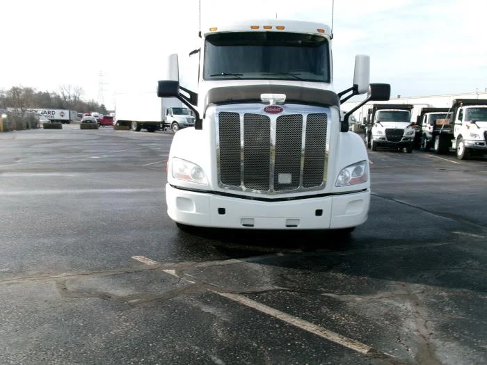 2022 Peterbilt 579 in Indianapolis, IN — photo 3