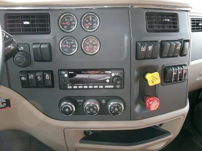 2022 Peterbilt 579 in Indianapolis, IN — photo 15