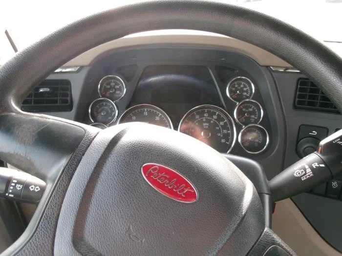 2022 Peterbilt 579 in Indianapolis, IN — photo 13