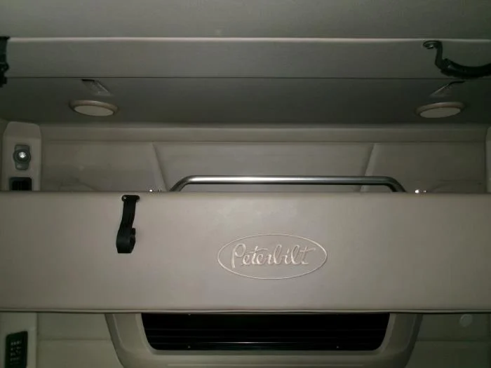 2022 Peterbilt 579 in Indianapolis, IN — photo 17