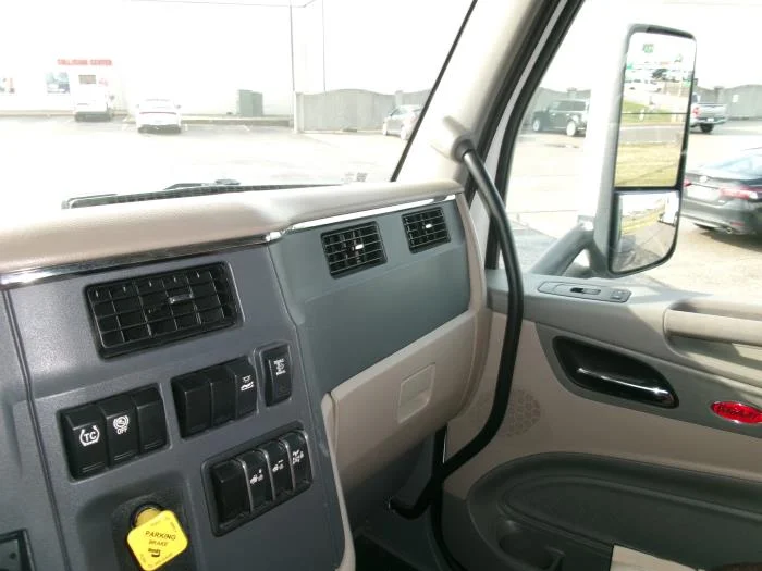 2022 Peterbilt 579 in Indianapolis, IN — photo 21