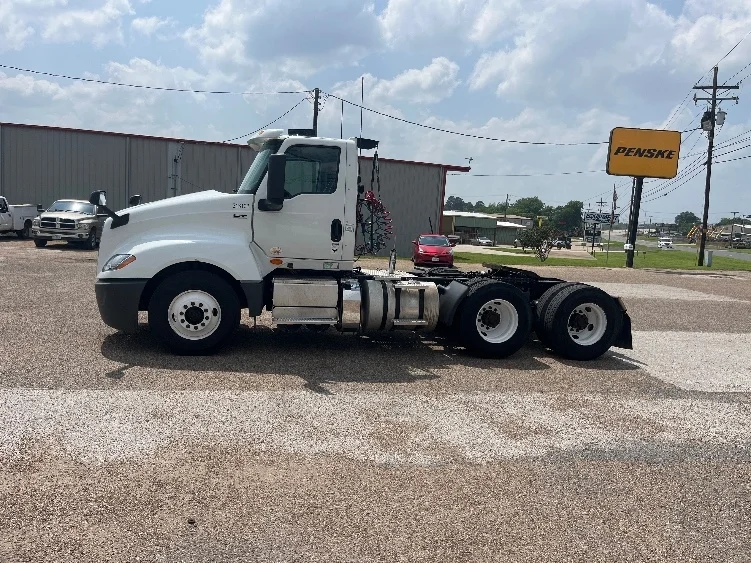 2018 International LT - image 4