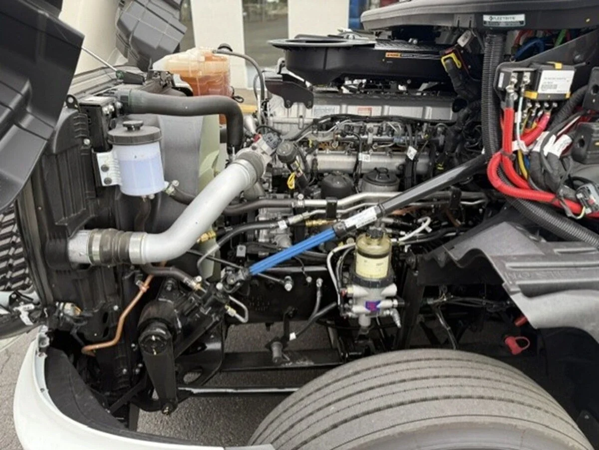 2027 International LT — photo 8