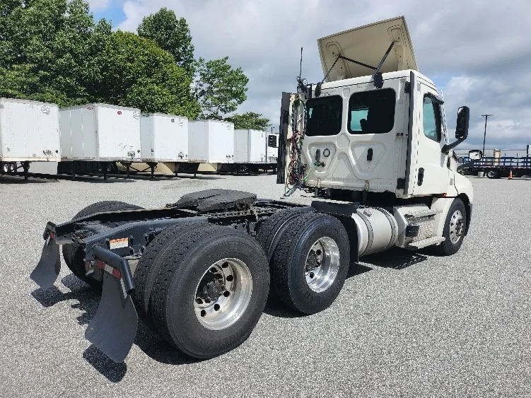 2022 Freightliner Cascadia in Greensboro, NC — photo 7