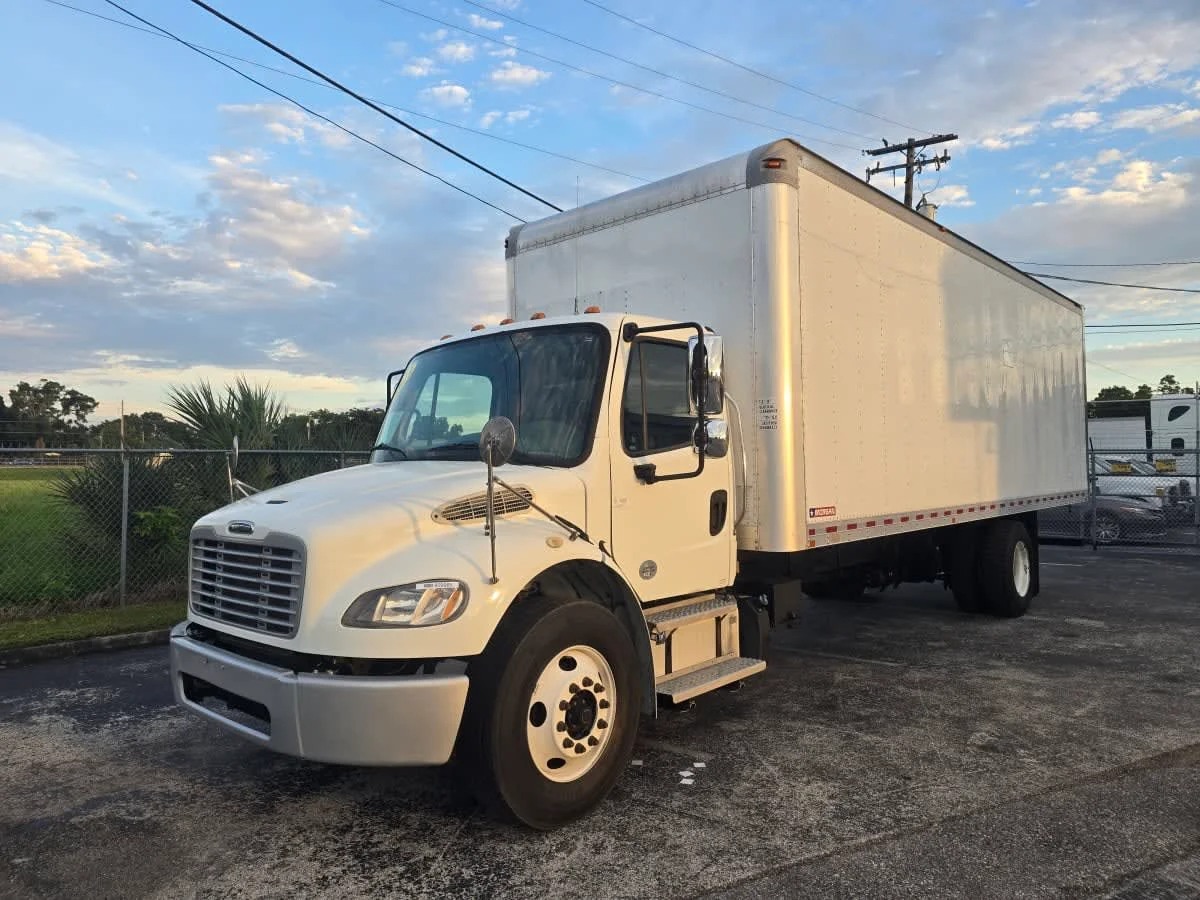 2019 Freightliner M2 106 in Tampa, FL — photo 3
