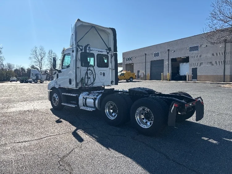 2021 Freightliner Cascadia in Concord, NC — photo 5