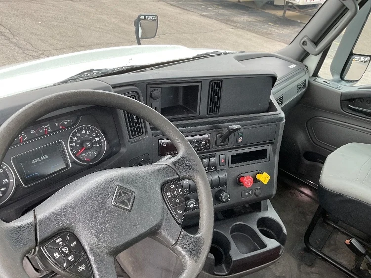 2020 International RH - image 10