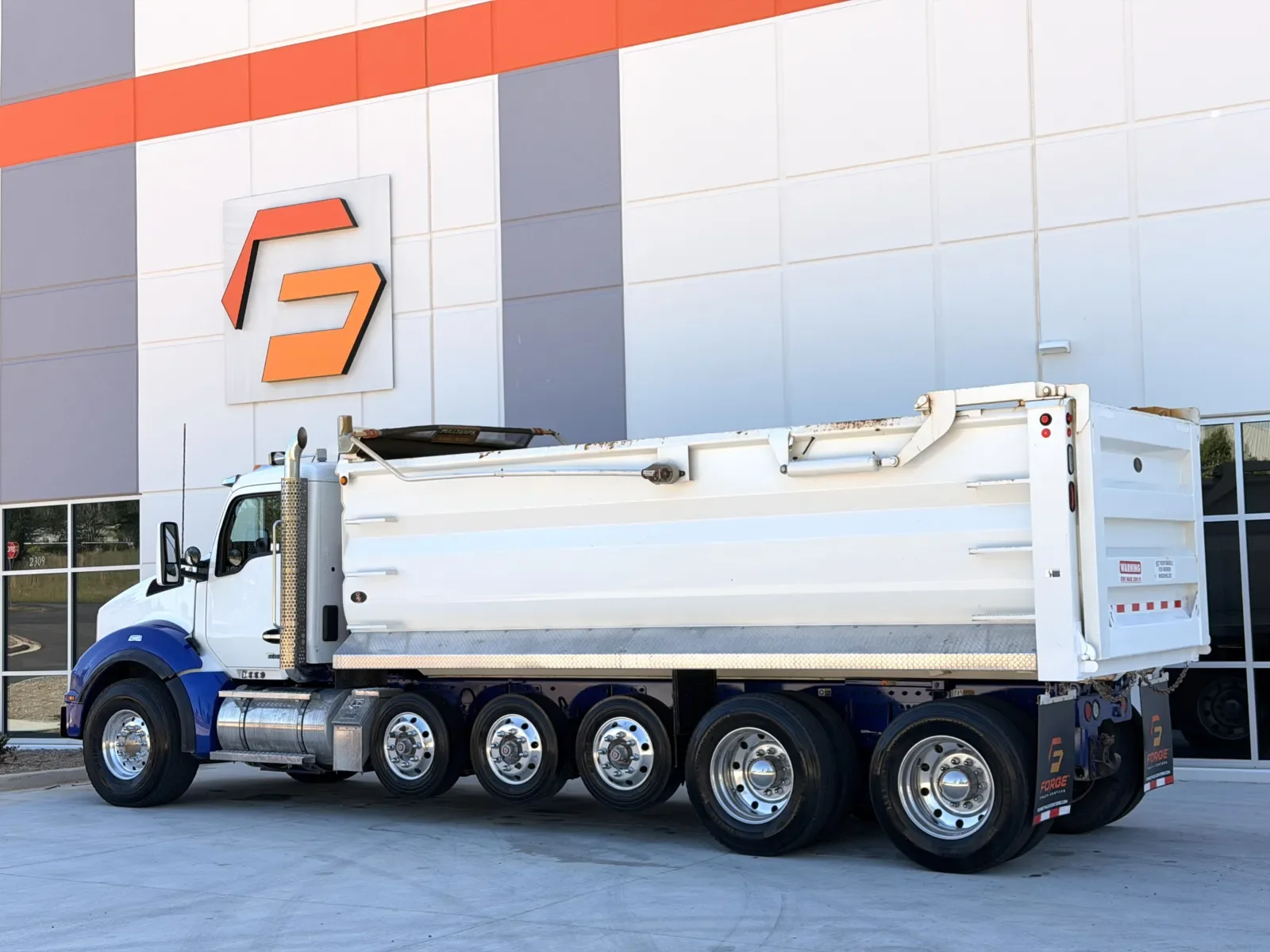 2023 Kenworth T880 - image 7