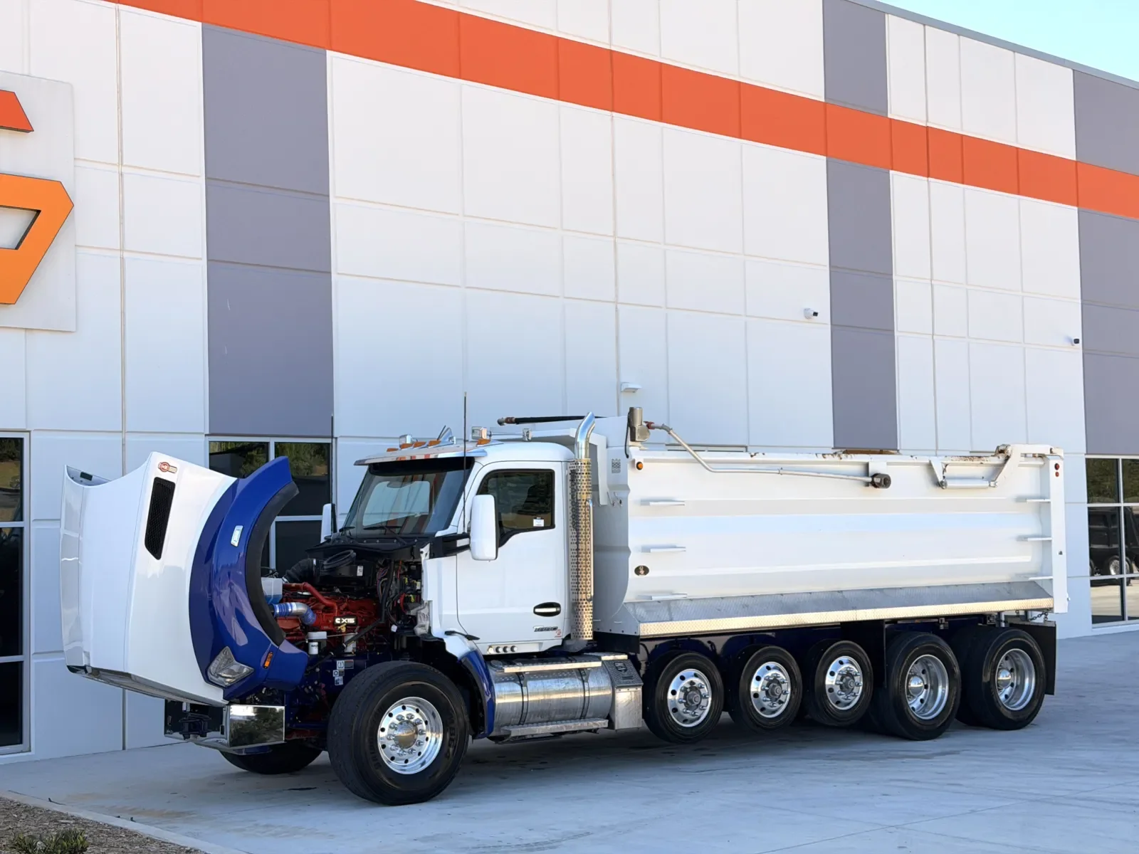 2023 Kenworth T880 - image 11