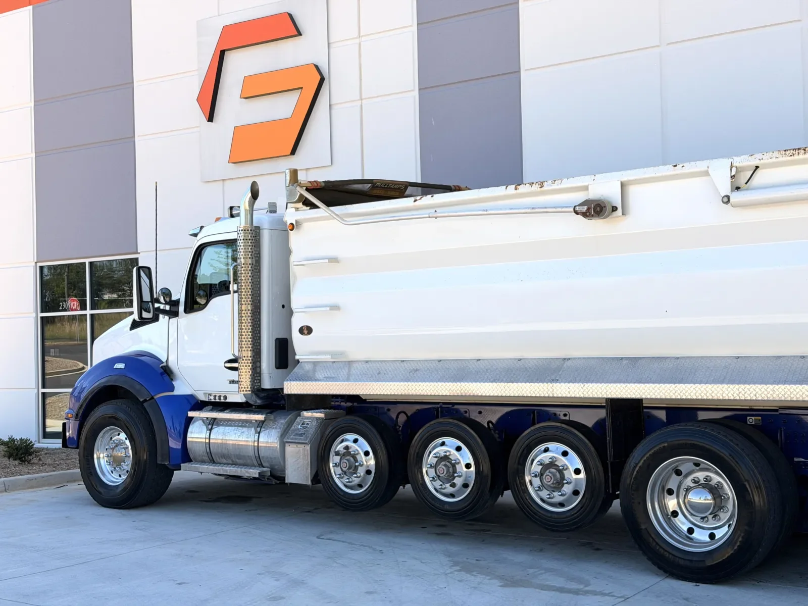 2023 Kenworth T880 - image 9