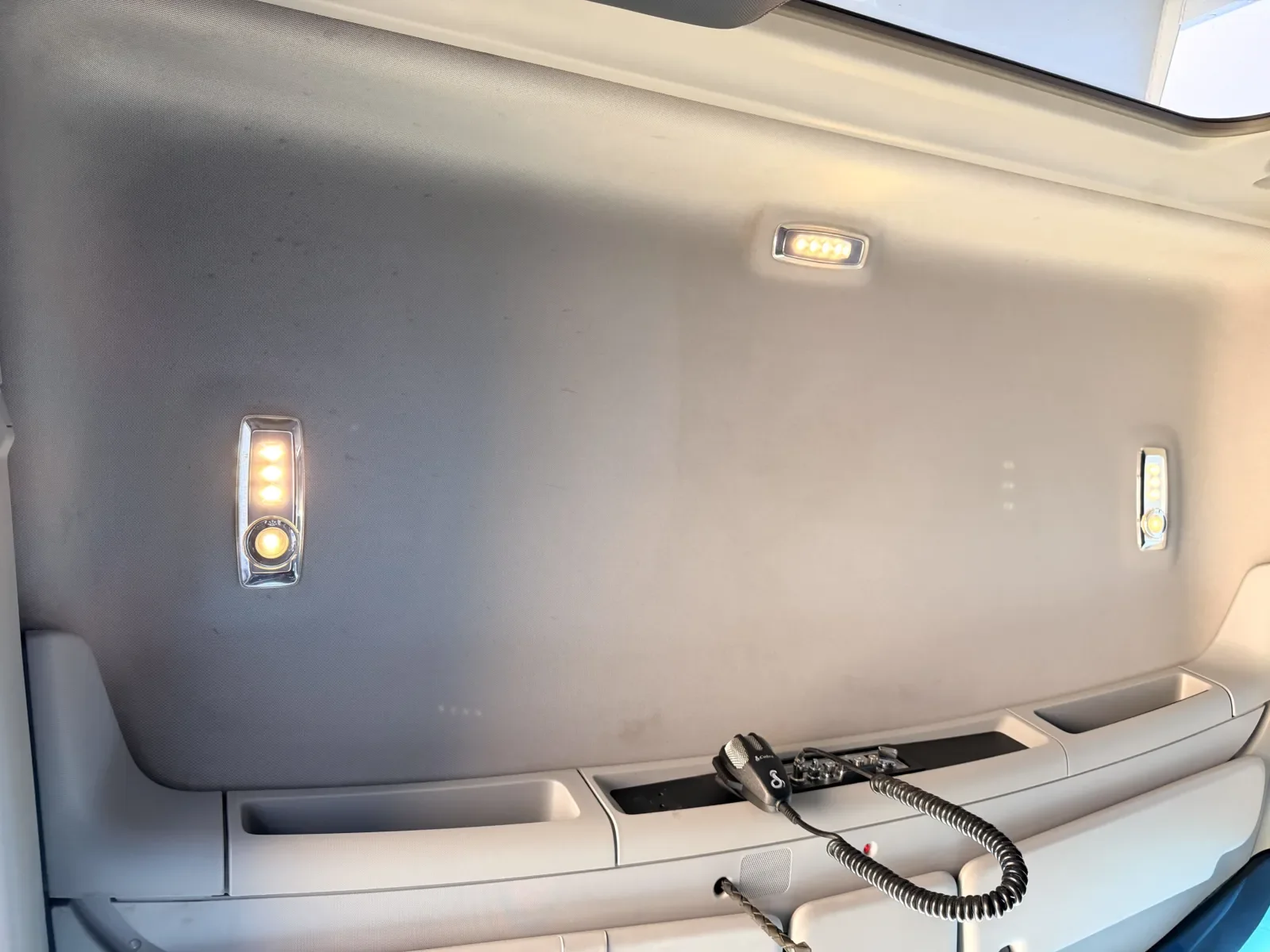 2023 Kenworth T880 - image 22