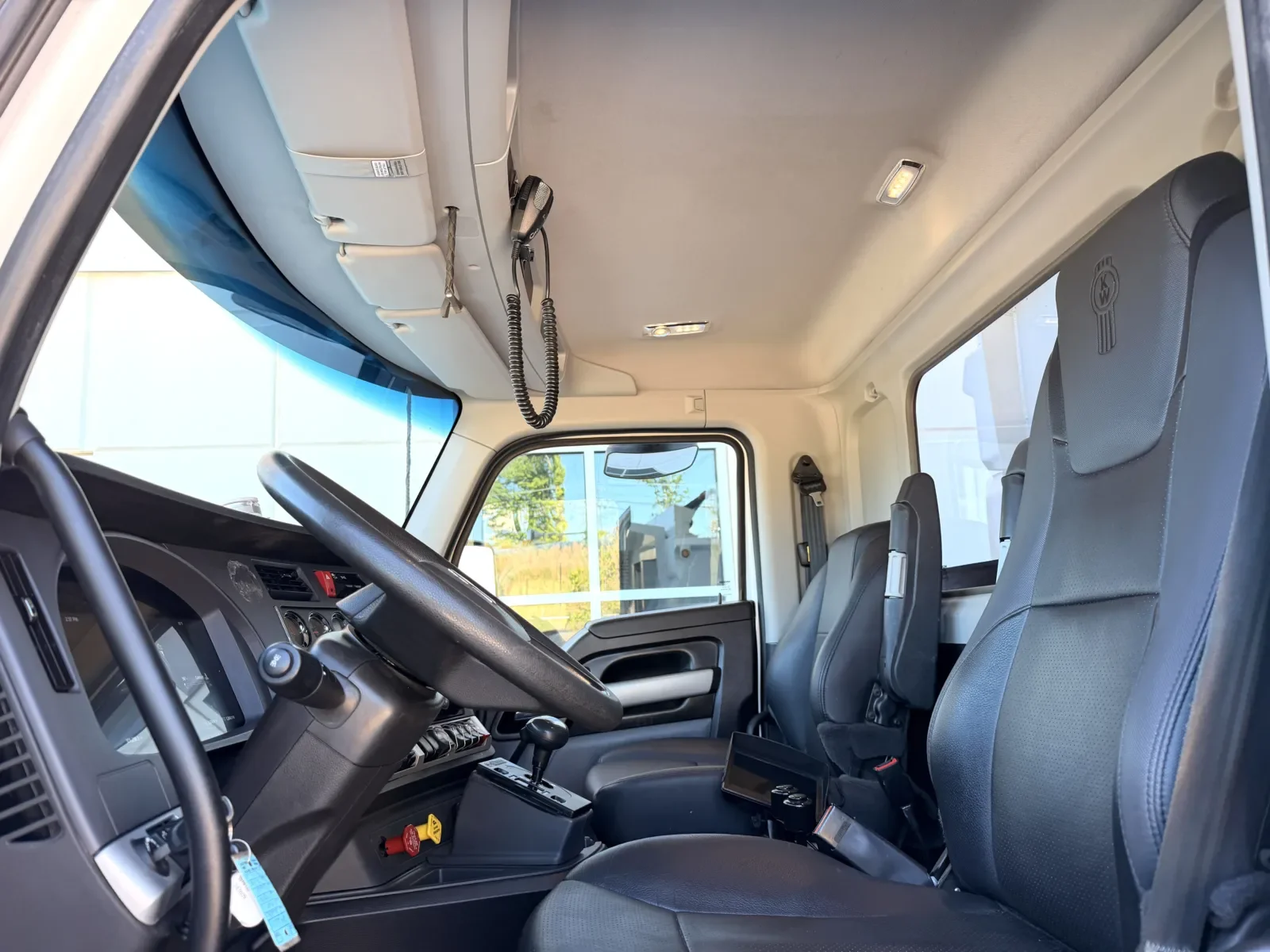 2023 Kenworth T880 - image 15