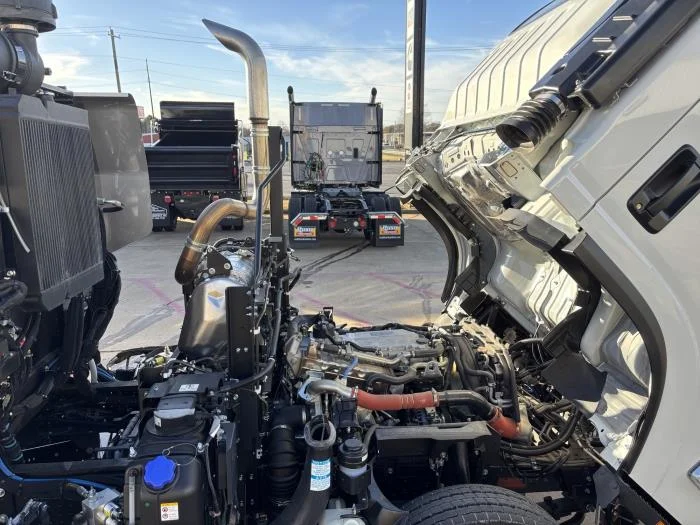 2025 Isuzu NRR in Lowell, AR — photo 11