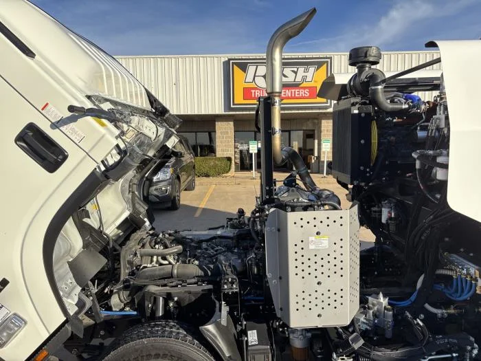 2025 Isuzu NRR in Lowell, AR — photo 10