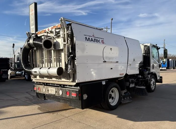 2025 Isuzu NRR in Lowell, AR — photo 6