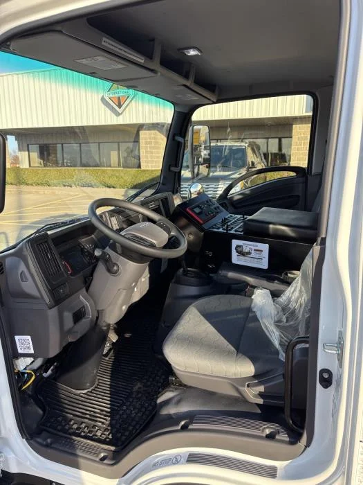 2025 Isuzu NRR in Lowell, AR — photo 19
