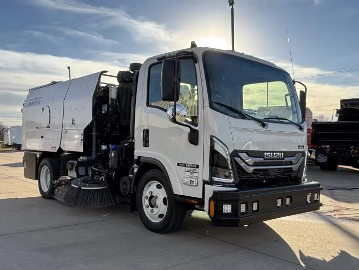 2025 Isuzu NRR in Lowell, AR — photo 8