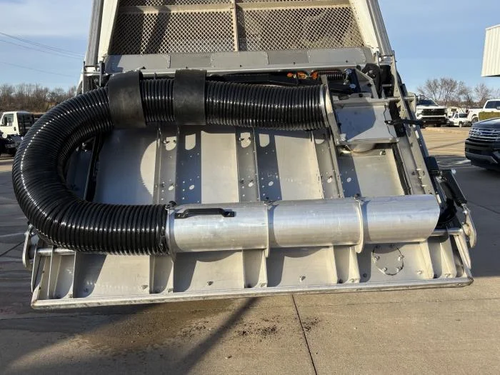 2025 Isuzu NRR in Lowell, AR — photo 15