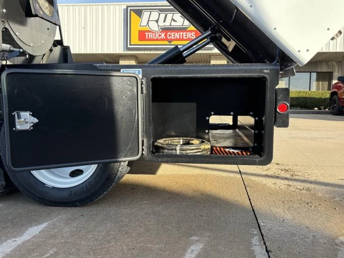 2025 Isuzu NRR in Lowell, AR — photo 16