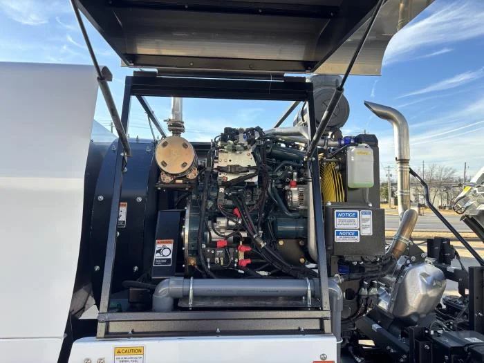 2025 Isuzu NRR in Lowell, AR — photo 12