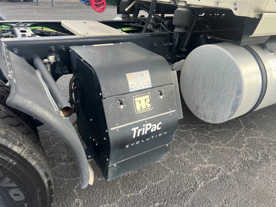 2022 International LT - image 6