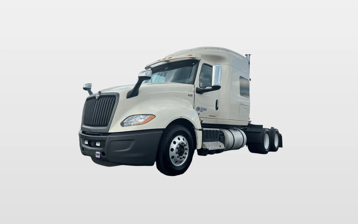 2022 International LT - image 1