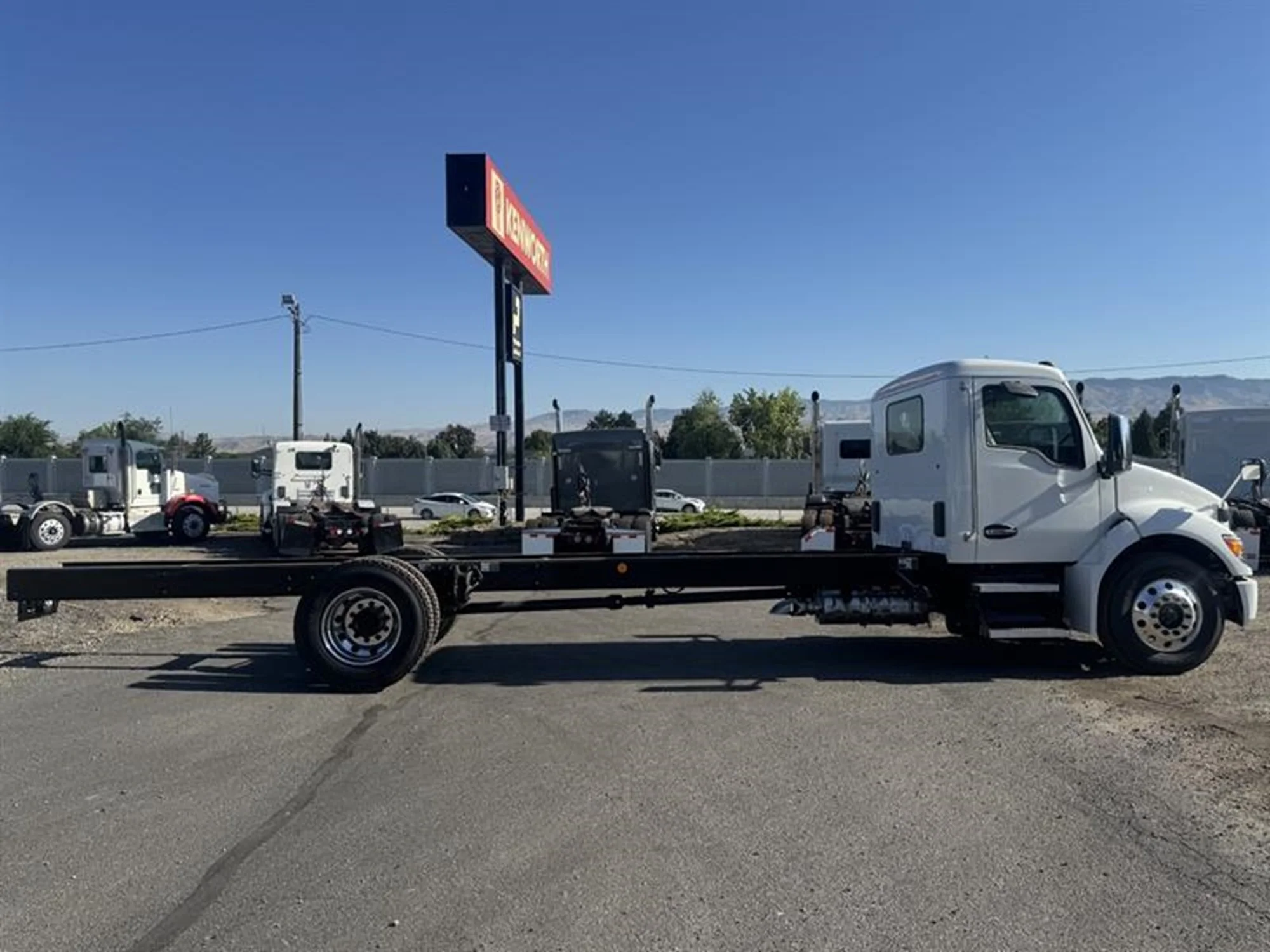 2026 Kenworth T280 - image 5