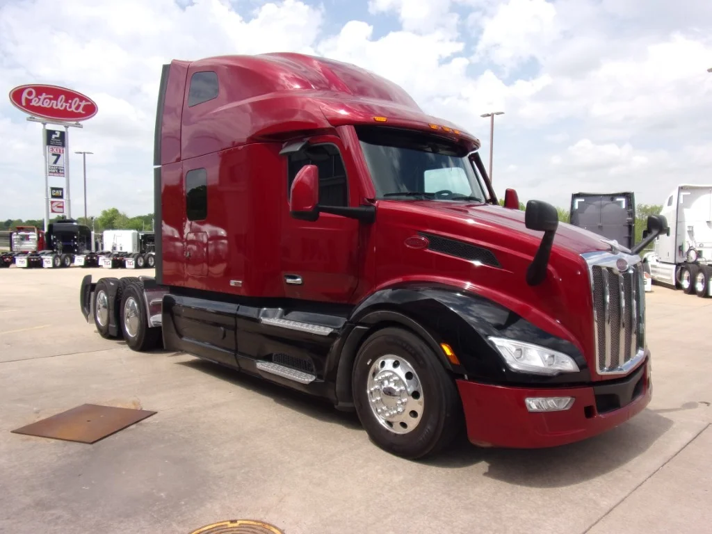 2023 Peterbilt 579 - image 3