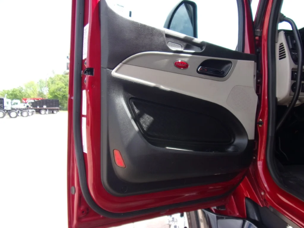 2023 Peterbilt 579 - image 15