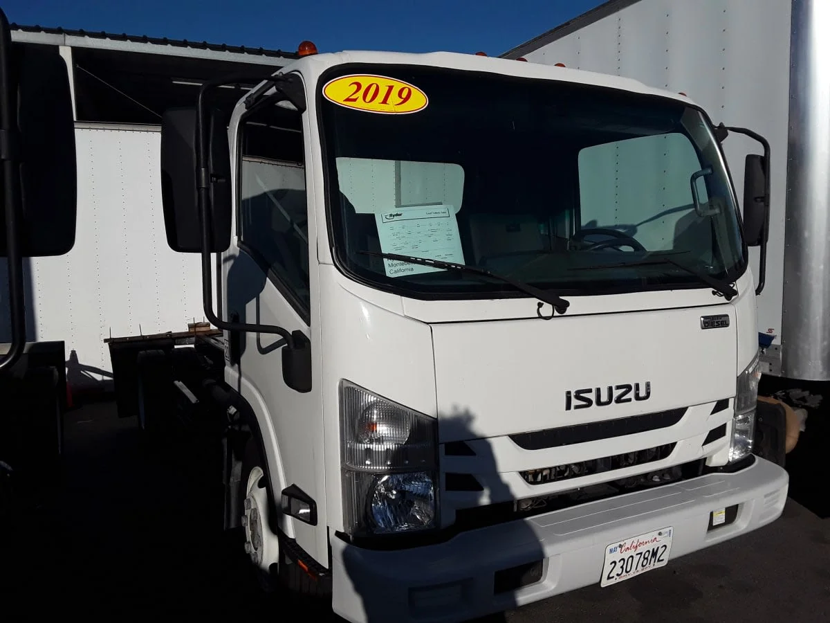 2019 Isuzu NRR - image 3